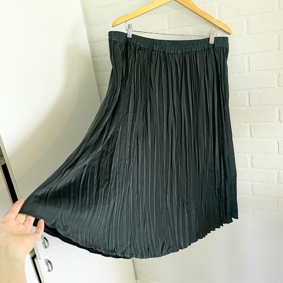 Rock N Shine Pleated Maxi skirt Evergreen Shimmery Iridescent Sz 18 - Picture 3 of 9